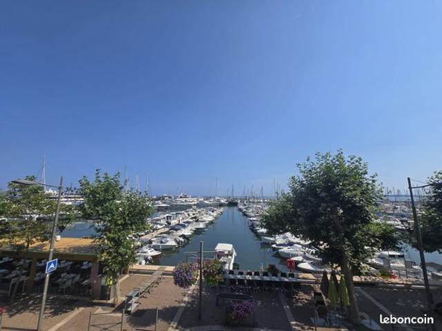 Front de Mer, Spacieux 2P 51.67m² très bon état, Traversant, 2ème ét. Ascenseur, garage 20.73m² plain pied