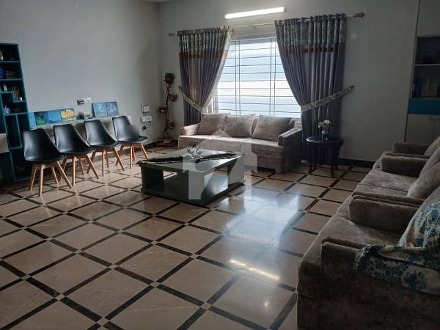 Front Of Green Belt 2 Side Corner In DOHS Phase 1 Of Karachi, A 750 Square Yards House Is Available