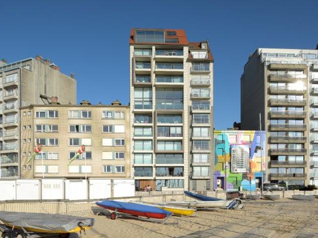 Frontaal zeezicht appartement op een centrale ligging te Du
