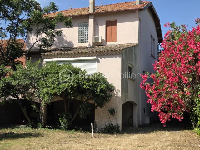 FRONTIGNAN MAISON BOURGEOISE OFFRANT 7 CHAMBRES, EN PLEIN COEUR DE VILLE jardin 560 m²
