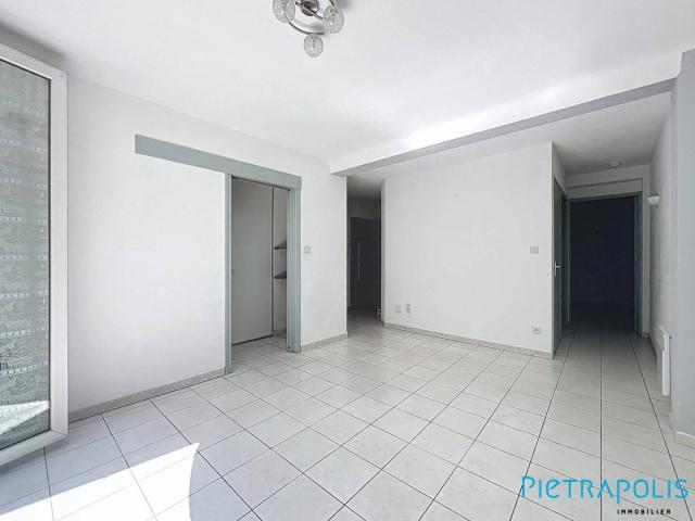 FRONTIGNAN: Appartement T2 39.98 m² Loi Carrez. Balcon. Ascens