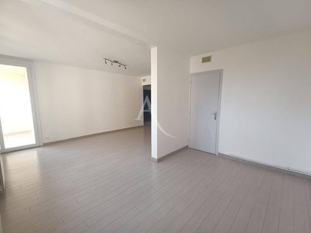 Frontignan Appartement T3 de 72M² avec balcon et cave privati