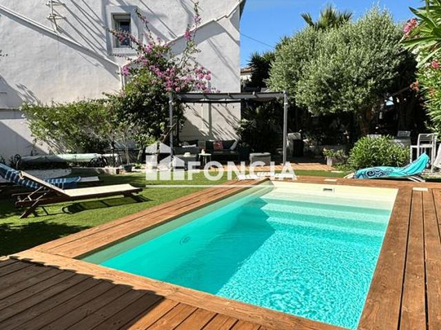 FRONTIGNAN Bâtisse de caractère 200m2 piscine, gîte et dépendance