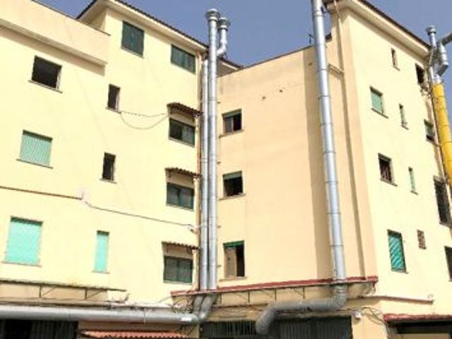 Frattaminore: Magazzino con ufficio all’interno