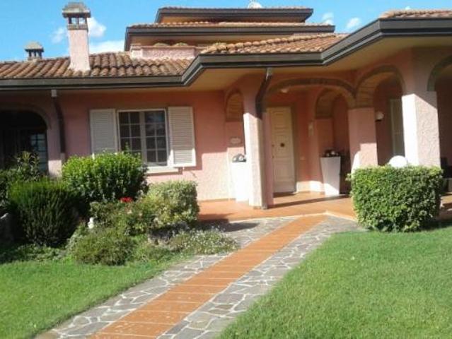 Frazione Valdichiana vendesi 2 ville per tot. 675 mq. lordi ca