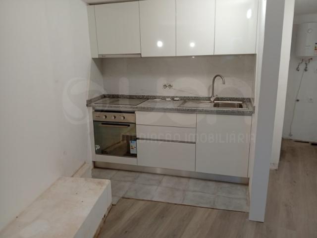 Fração autónoma composta por 4 arrumos para habitação
