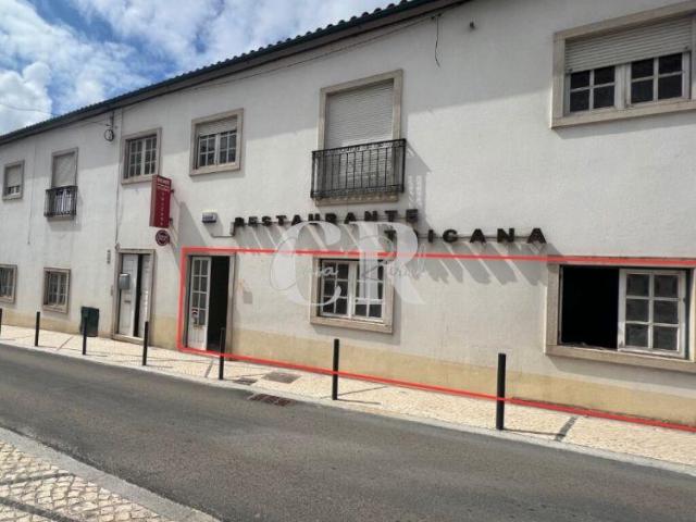 Fração de prédio com restaurante activo | 26063710833