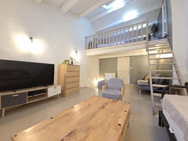 FRAIS D'AGENCE OFFERTS CHARMANTE MAISON DE VILLE MEUBLE