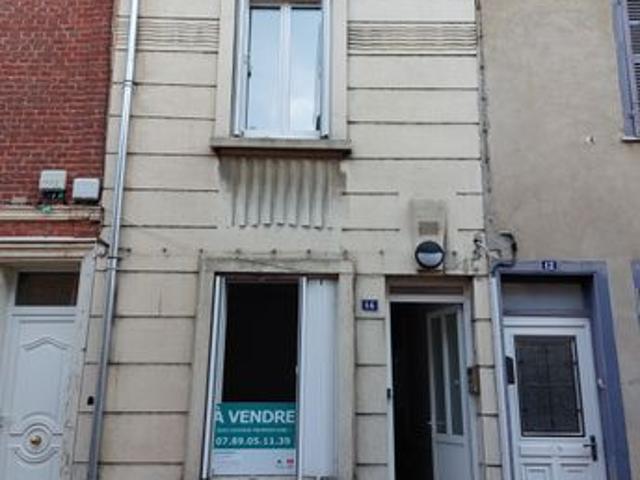 FRAIS DE NOTAIRE OFFERTS : Charmante maison de ville avec cour – Centre ville de Beauvais 60000