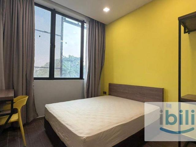 FRAME HOTEL | QUEEN BED | WINDOW ROOM | PRIVATE BATHROOM
