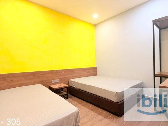 FRAME HOTEL | QUEEN + SINGLE BED | PRIVATE BATHROOM | 5 MIN LRT PUDU