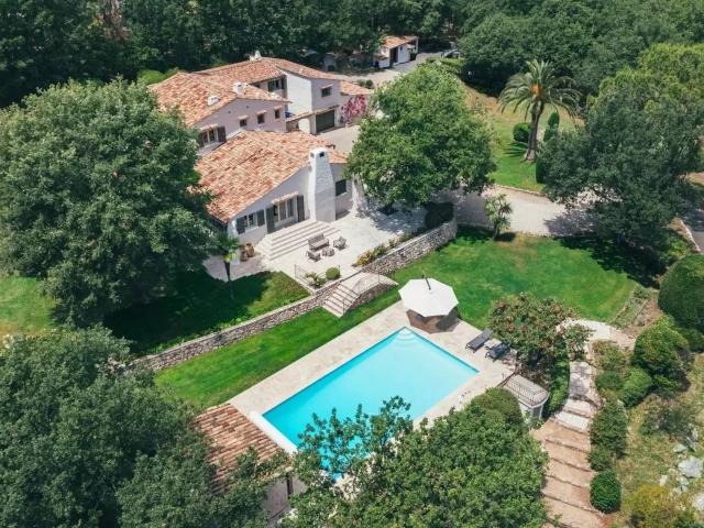 France | Le Rouret | 6 chambres | 4 salles de bains | 316,36. 316m² La Roquette sur Siagne