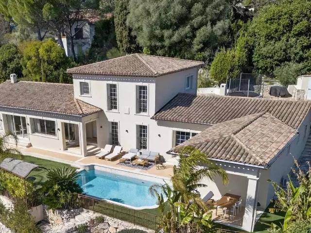 France | Mougins | 5 chambres | 4 salles de bains | 229,79 m. 229m² Mougins