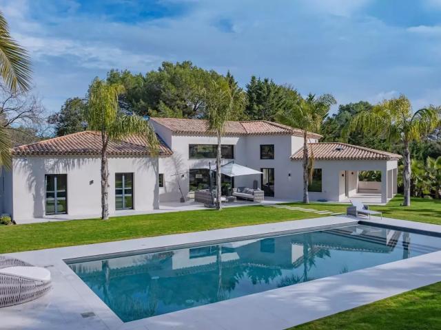 France | Mougins | 5 chambres | 5 salles de bains | 422 m² |. 422m² Mougins