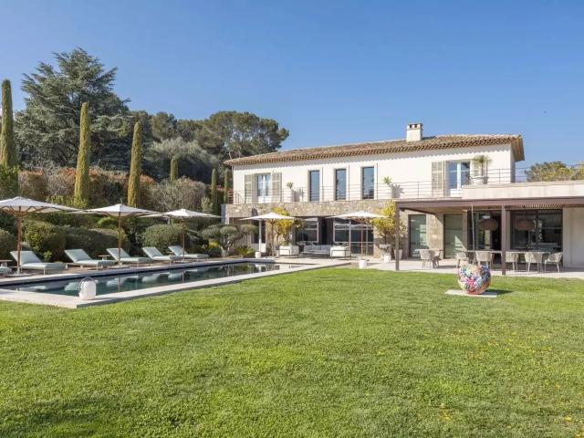 France | Mougins | 6 Chambres | 6 Salles de bains | 353 m² |. 353m² Mougins