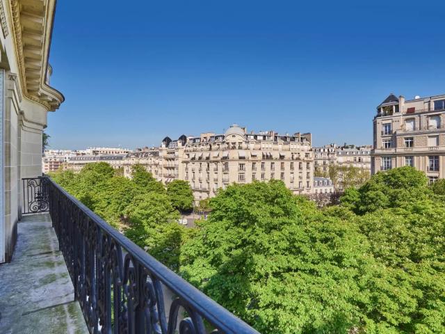 France | Paris 16e | 4 chambres | 3 salles de bains | 298 m². 298m² Paris 16ème
