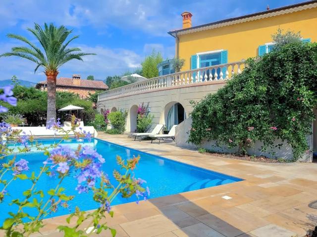 France | Vence | 6 chambres | 4 salles de bains | 321,8 m² |. 321m² Vence