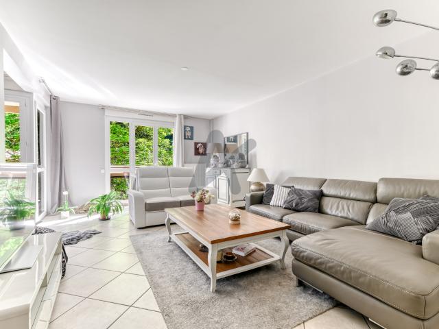 FRANCHEVILLE APPARTEMENT FAMILIAL DANS RESIDENCE AVEC PARC