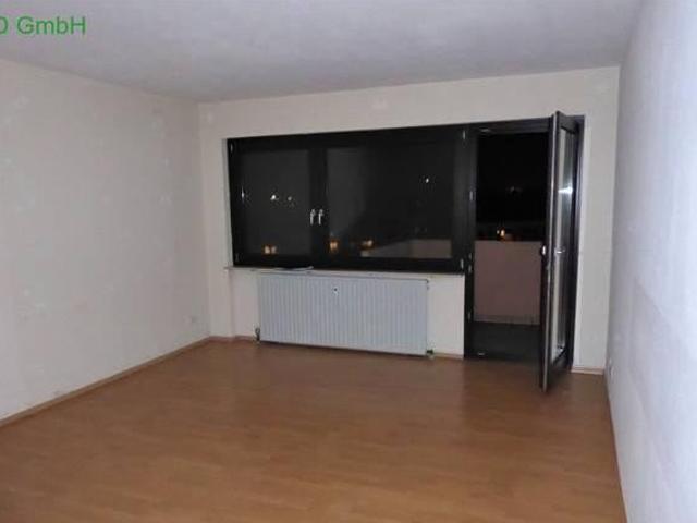 Frankfurt am Main Top gepflegte und geschnittene 2 Zimmer Wohnung mit Blick auf die Skyline von Fra
