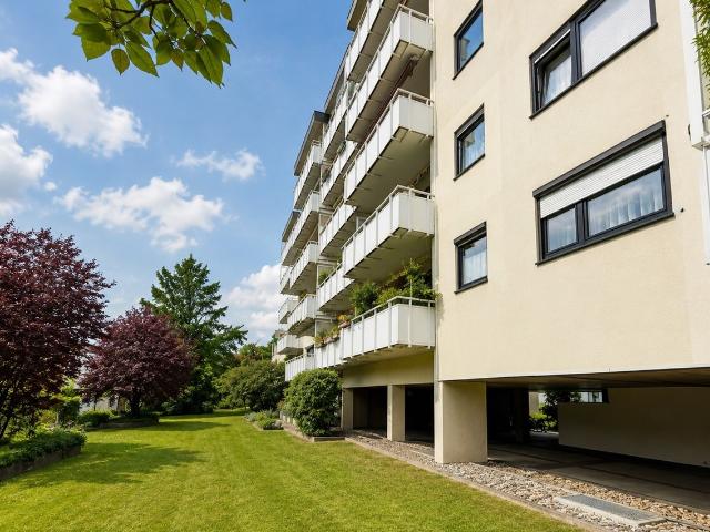 Frankfurt Kalbach: Großzügige 3 bis 4 Zimmerwohnung in ruhiger Lage mit Blick ins Grüne!