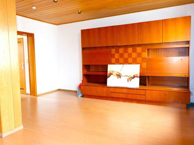 Frankfurt Heddernheim! Zweifamilienhaus mit Garage und Nebengebäude
