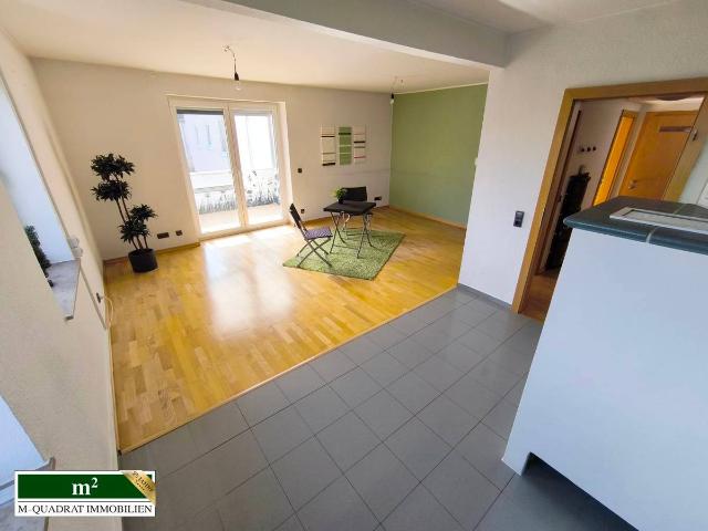 Freuen Sie sich auf eine schöne Wohnung mit neuwertigem Bad, einem Kamin und einer Photovoltaik