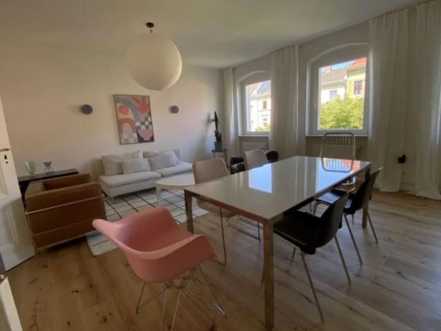 Freundliche 3 Zimmer Wohnung mit Balkon und EBK in Kiel
