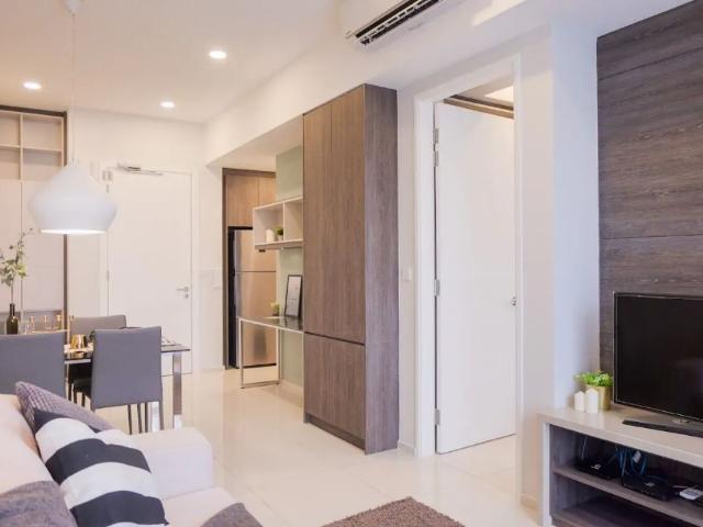 Free Furnished + RENO / CASHBACK [ 2025 Move IN @ 3 Bedroom 2 bath FREEHOLD ] Beside Highway