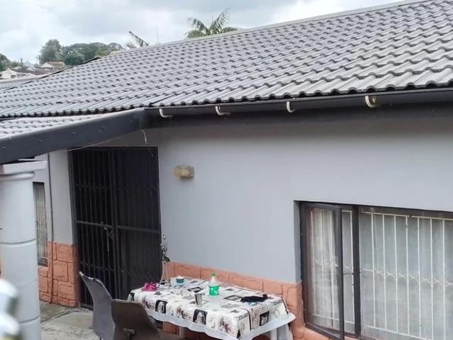 Free standing spacious 3 bedroom house with 3 rental units in Malvern