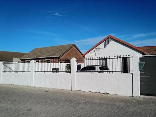free standing 3 bedroom home on larg.