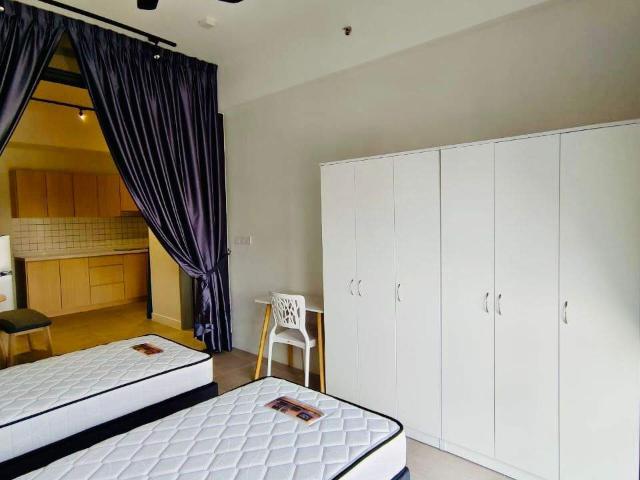 FREE Shuttle Van Easy Access To Uni/College Weekly Cleaning Service