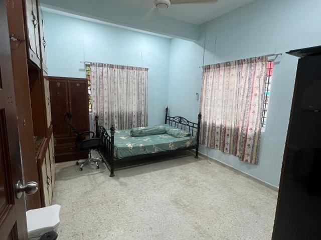 [FREE UTILITY/NEAR HTJ] Middle Room at Jalan Rasah, Seremban