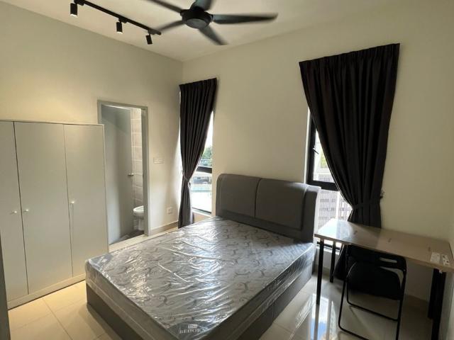 FREE WIFI+UTILITIES, DUALKEY ENSUITE Master Room at Platinum Arena Residence, Old Klang Road