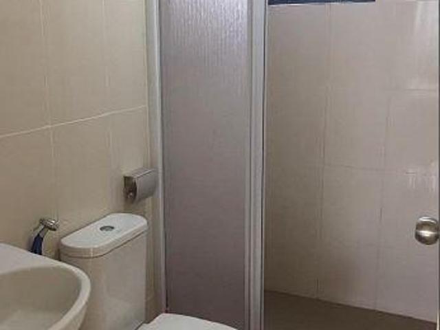 Free wifi+water+electric, balcony middle room at oug parklane, old klang road