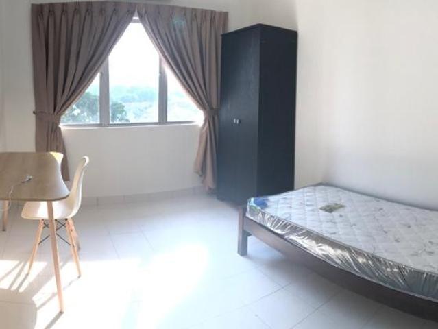 FREE wifi & Cleaning Middle Room at SuriaMas, Bandar Sunway