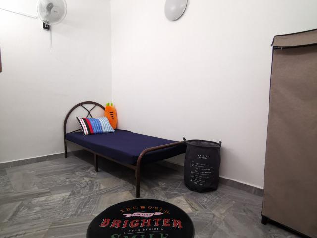 Free WiFi Gate and Guarded Unit! Easy Parking! Bandar Puteri Puchong Room For Rent!