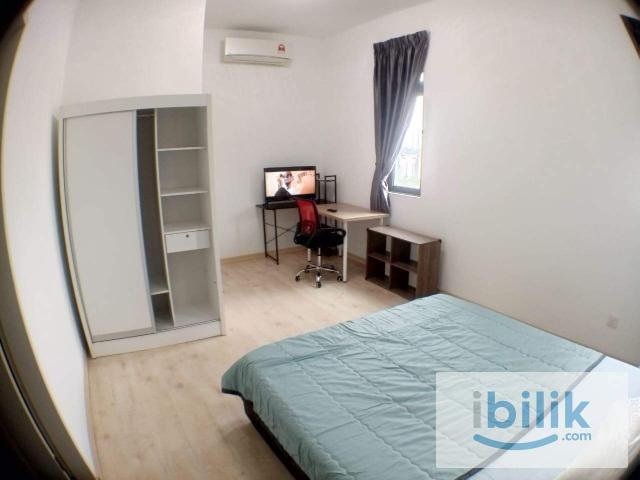 Free WIFI Master Room at Parkhill Residence