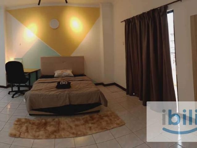 Free WIFI Master Room at Vista Komanwel