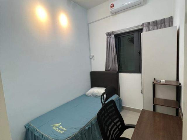 Free WIFI Single Room at Parkhill Residence