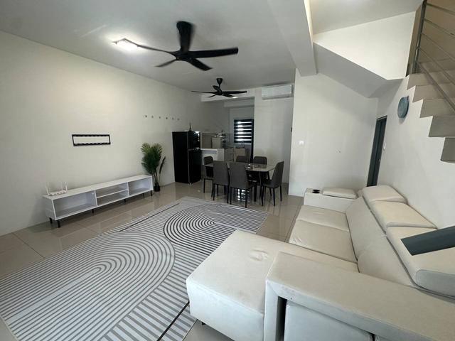 Free WIFIKita Mekar Double Storey 4 Bedrooms 10minutes to Cyberjaya