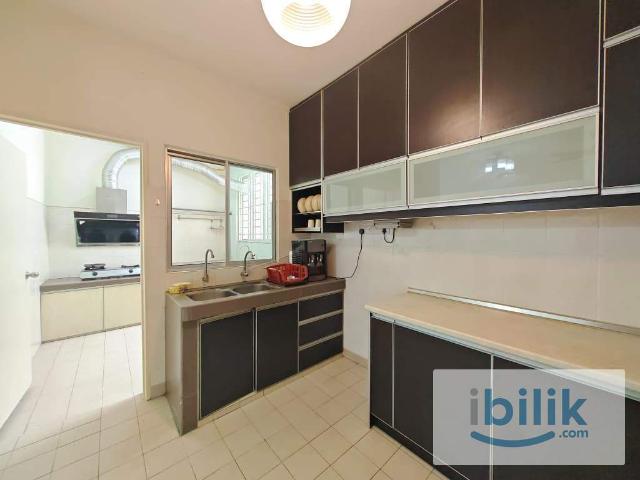 {FREE & 1 Month Deposit Only} Female Master Bedroom at Kinrara Mas Condo, Puchong, Bukit Jalil, LRT, KL