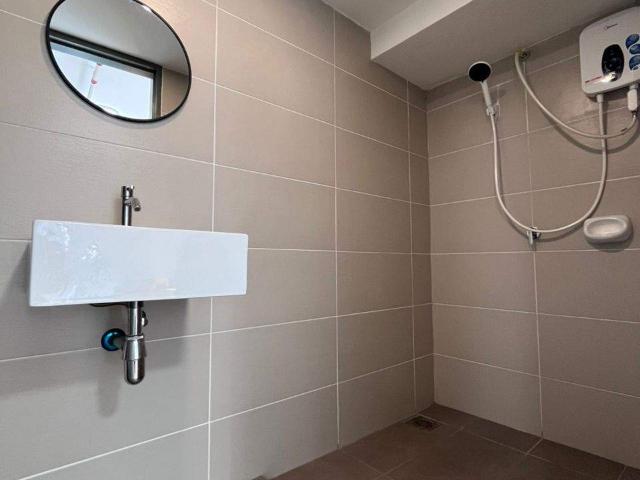 Free 1 Month staying cozy room for rent