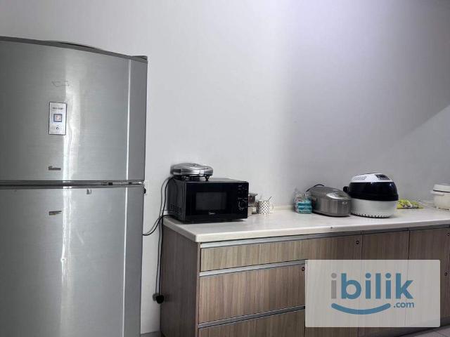 Free 1 month staying Middle room