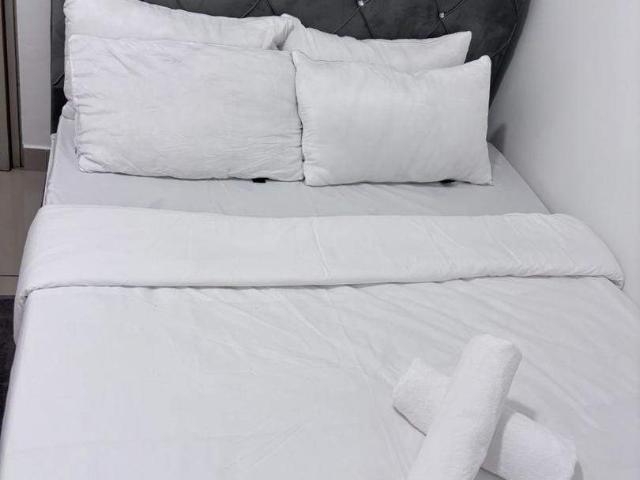 Free 1 month staying Middle room