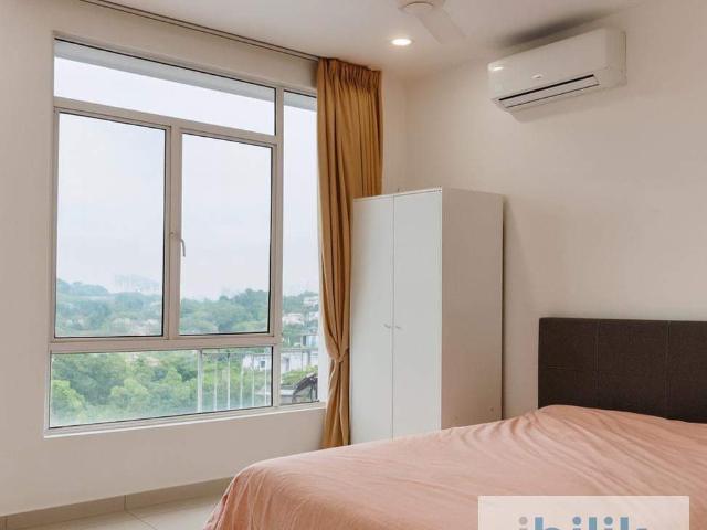 Free 1st Month. Bus to MRT. Condo, Middle Room A/C Hot Bath, Springville Equine Park