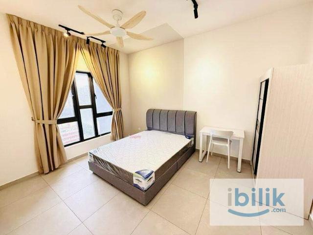 Free 1st Month. Condo. Master, AirCon, Own Bath. No MRT. Drive to Work