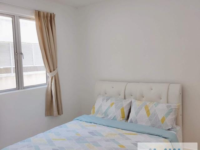 Free 1st Month. Middle Room, AirCon Hot Bath near Olive Hill, UPM /MRT. Bukit Serdang