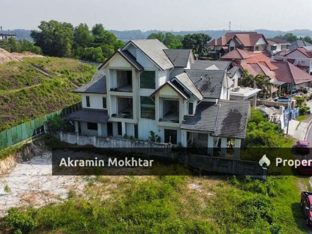 Freehold & 9 Beds + 8 Baths | 2.5 Storey Bungalow House Putra Hills Residency, Bandar Seri Putra, Kajang @ Bangi