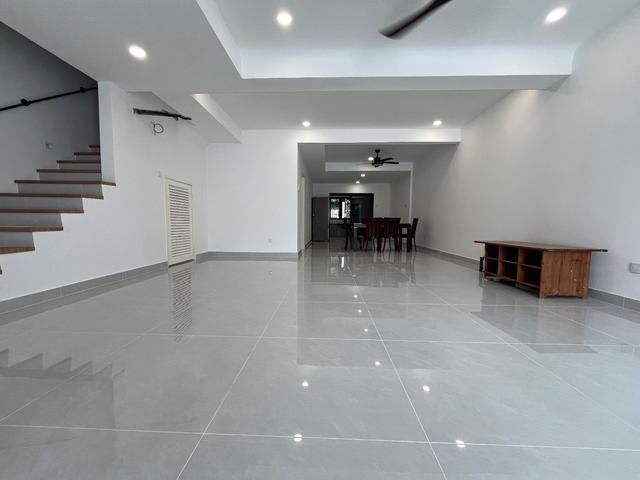 Freehold 10 mins To USJ Fully Refurbished Renovated 4R4B 22x75 Subang