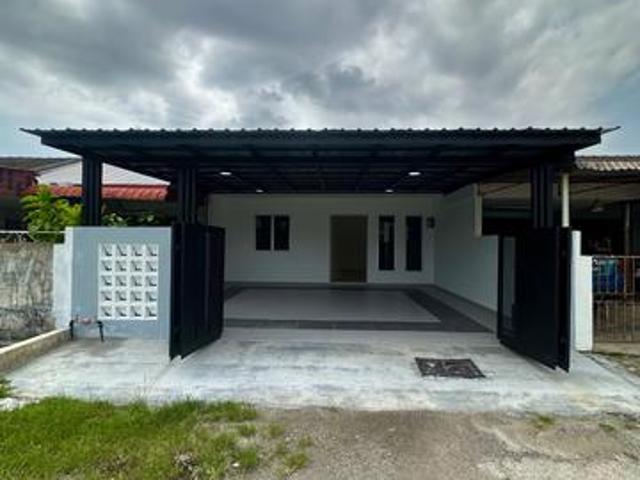 Freehold 1 Storey Renovated and extended unit